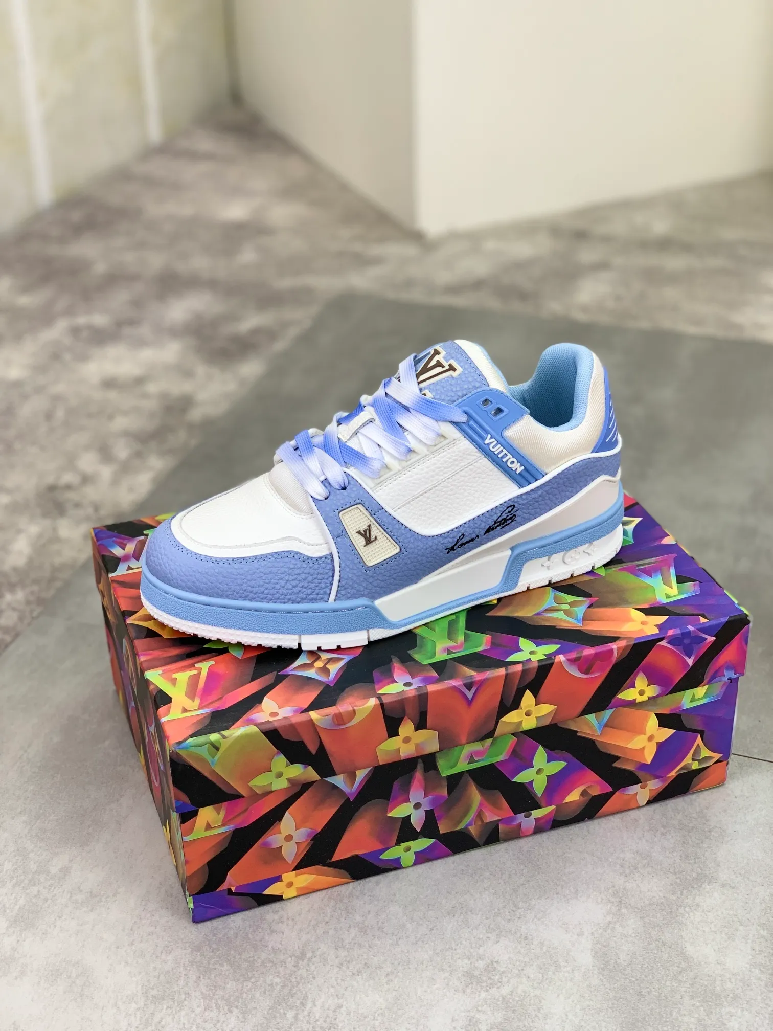 Men's men's shoes 💰P580 New style 💰💎💎Latest color High version 2025Louis*Vuitto* LV Traine Catwalk TRAINER outsole and fabric private model A shoe that definitely costs a lot of money and effort. This series was designed after the arrival of Vifgil. It is favored by many fans every season. Original TPU outsole Original packaging Color: black Available in white (available from stock, super fast shipping) Code number: 35-46